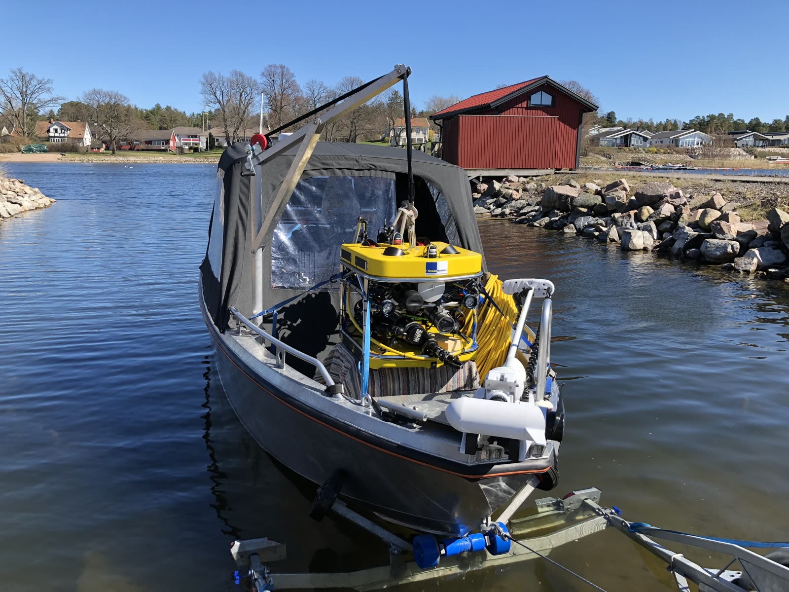 18-fots arbetsbåt utrustad med Ocean Modules M500-ROV