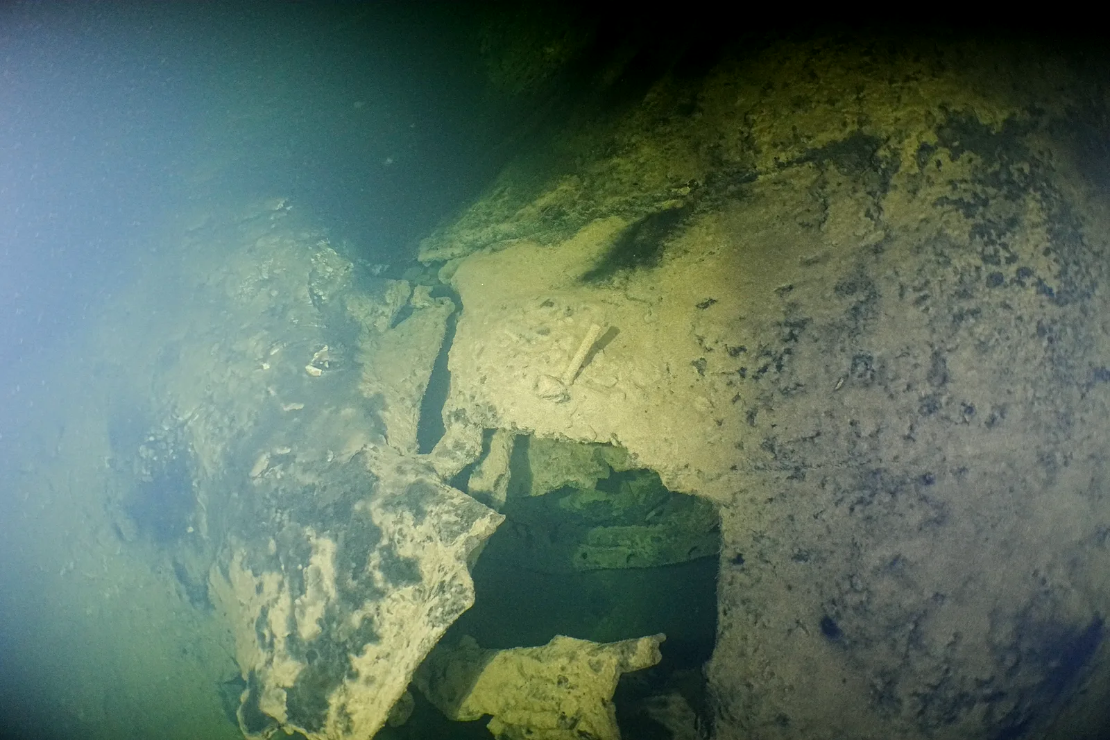 Dykbild på en pipa på HMS Cassandras vrak, kanske kaptenens