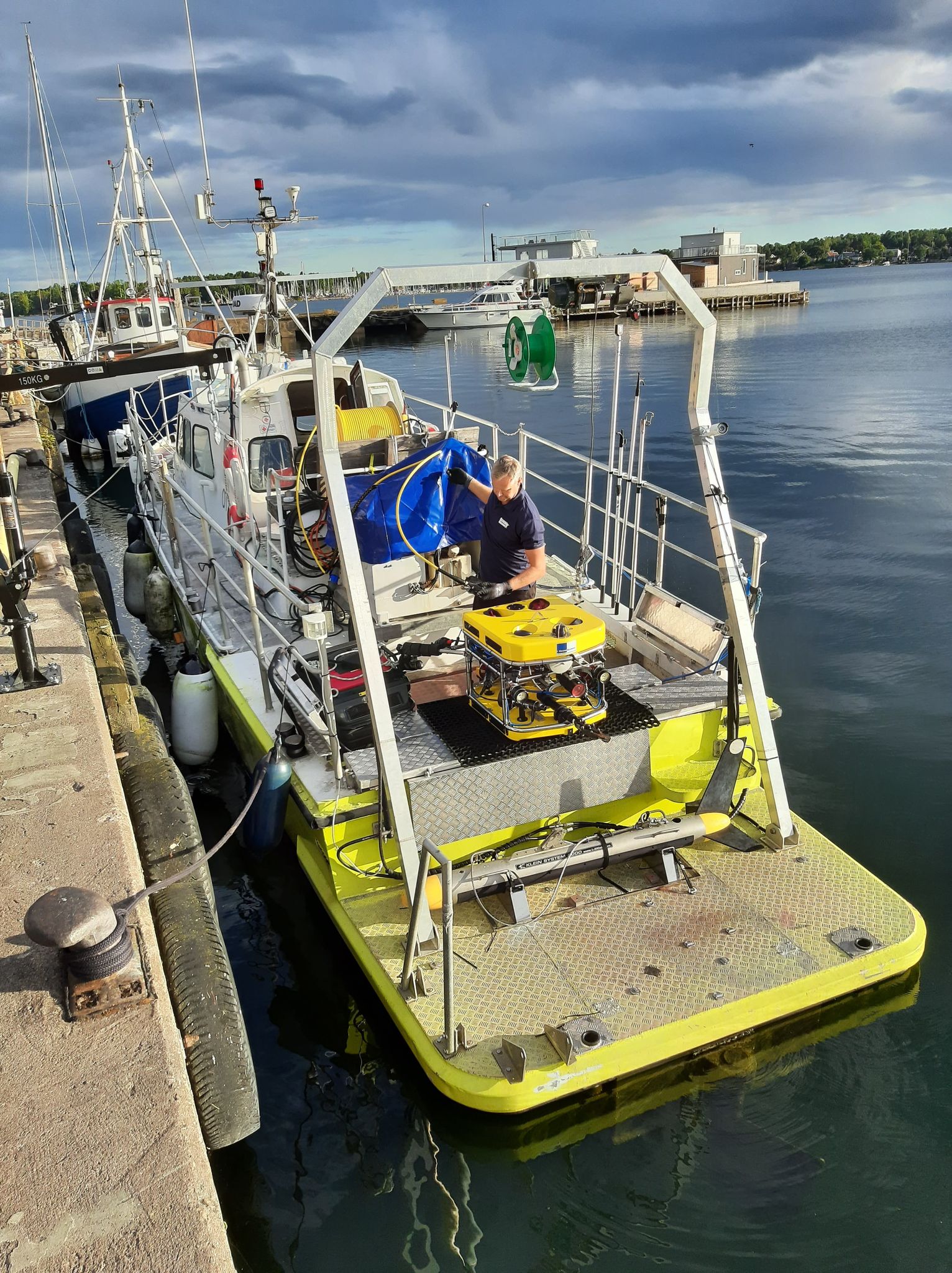 ROV och side scan sonar ombord på Ocean Discoverys undersökningsfartyg Otto